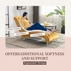 Chaise longue in velluto con design a "S", schienale capitonné, borchie e gambe in acrilico