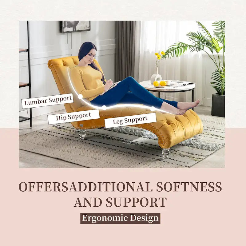 Chaise longue in velluto con design a "S", schienale capitonné, borchie e gambe in acrilico
