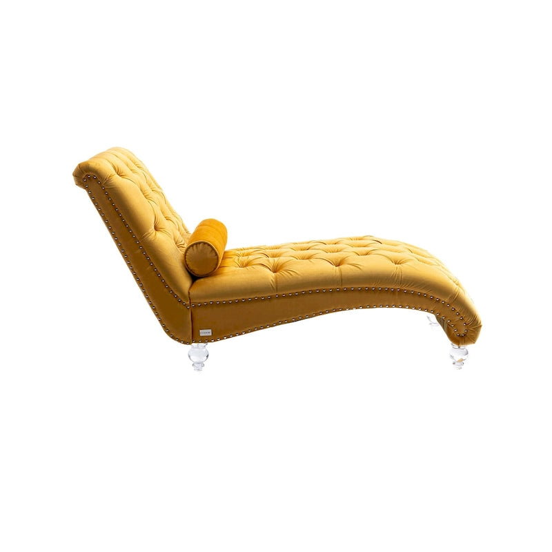 Chaise longue in velluto con design a "S", schienale capitonné, borchie e gambe in acrilico