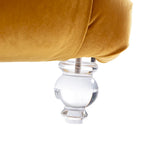 Chaise longue in velluto con design a "S", schienale capitonné, borchie e gambe in acrilico