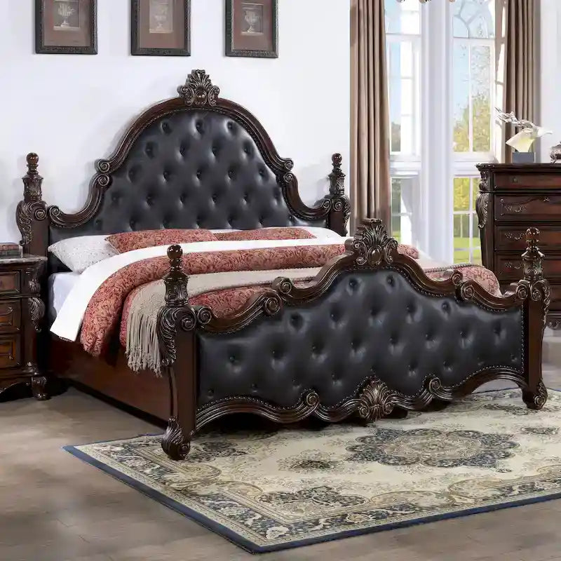 Letto a baldacchino tradizionale a quattro colonne con testiera imbottita a bottoni