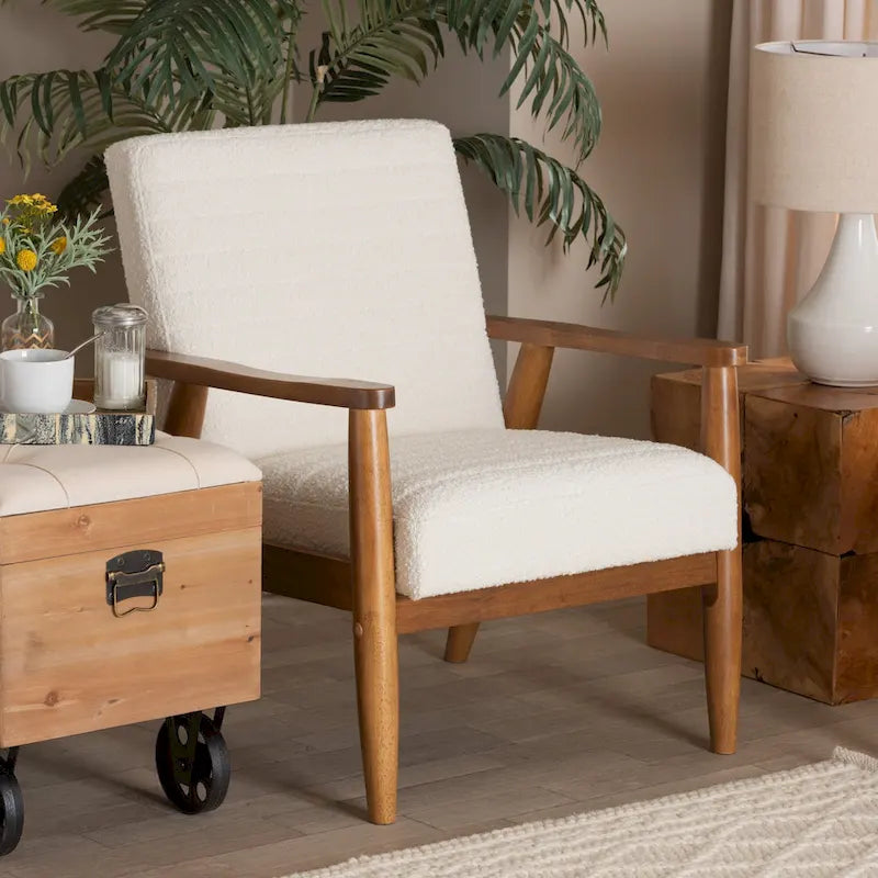 Poltrona Mid-Century Moderna in Tessuto Bouclé Crema con Gambe in Legno Noce Marrone