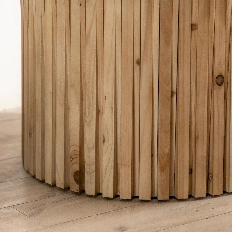 Tavolino rotondo in legno con design a botte